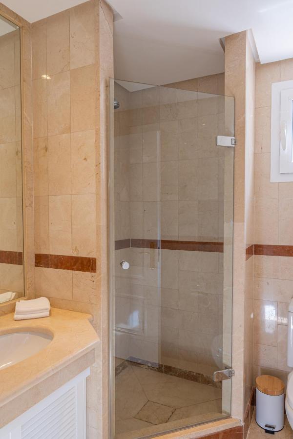 マルベーリャLuxurious Penthouse In Ventura Del Mar Puerto Banusアパートメント エクステリア 写真