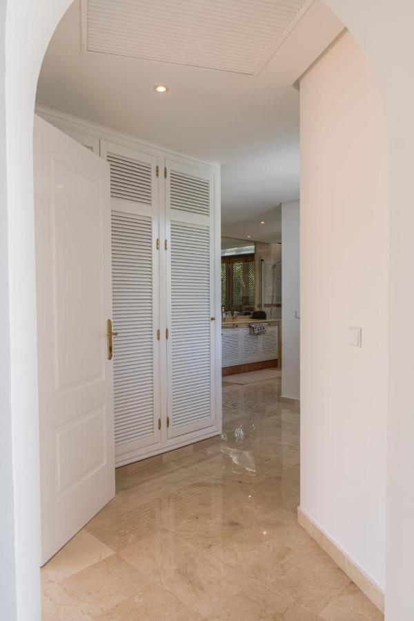 マルベーリャLuxurious Penthouse In Ventura Del Mar Puerto Banusアパートメント エクステリア 写真